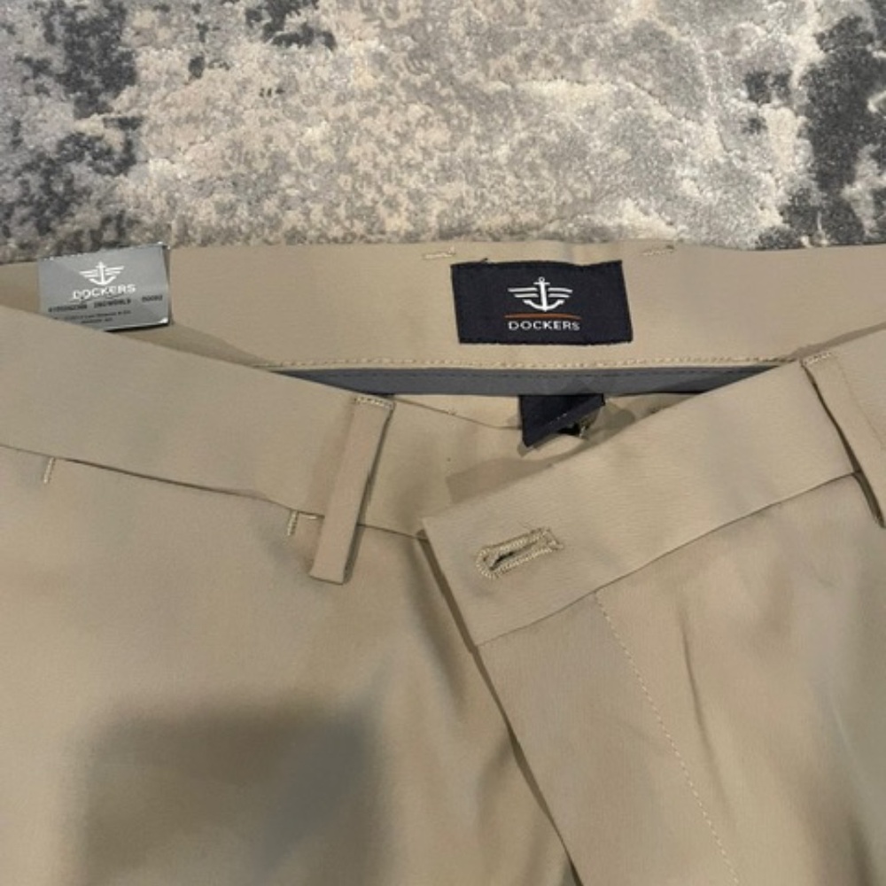 New with tags Men's Dockers Khaki Dress Pants 36x32